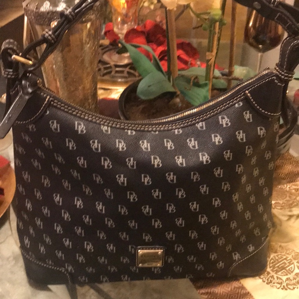 🙈🎶🙈 Vintage Dooney & Bourke Shoulder Bag
